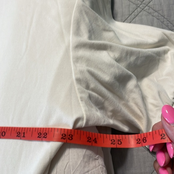 Old Navy Active Wear Cropped 1/2 Sleeve Lightweight Sweatshirt Size M - Picture 7 of 9